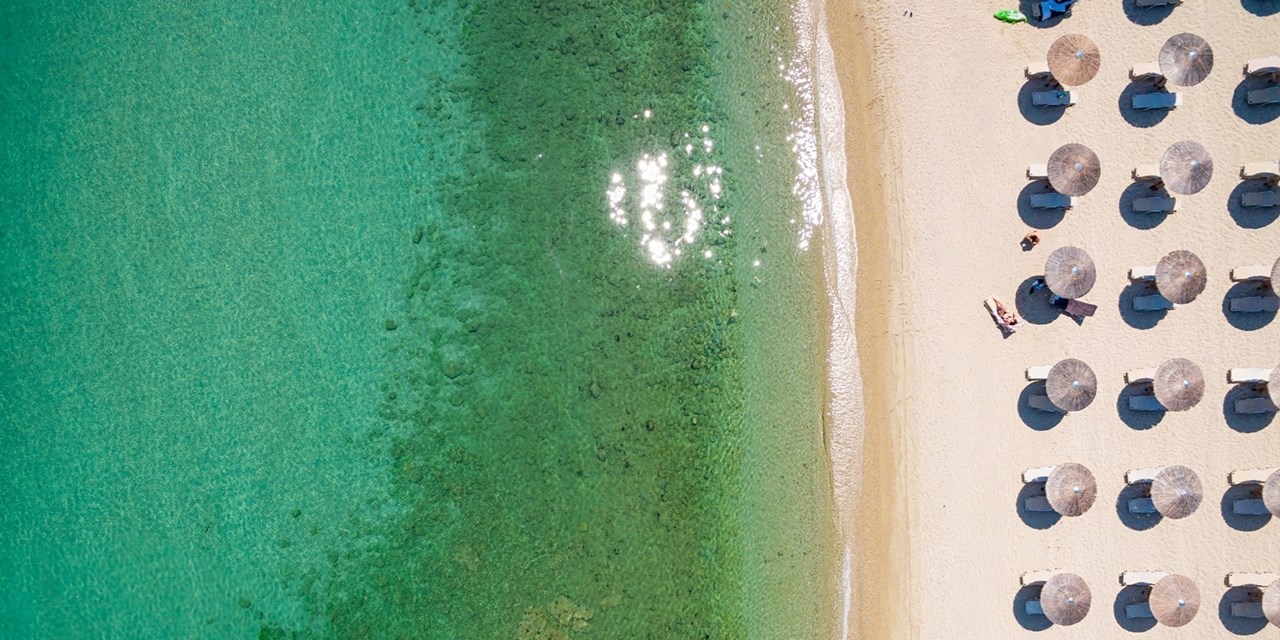 Der Strand von Kriopigi gehört zu den schönsten Chalkidikis | Travelzoo