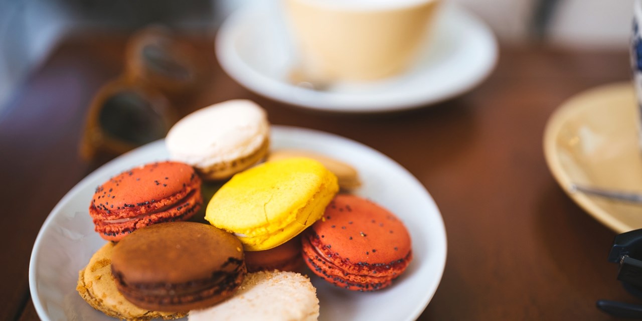 ¿Y si volar a Francia te costara lo mismo que una caja de "macarons"?