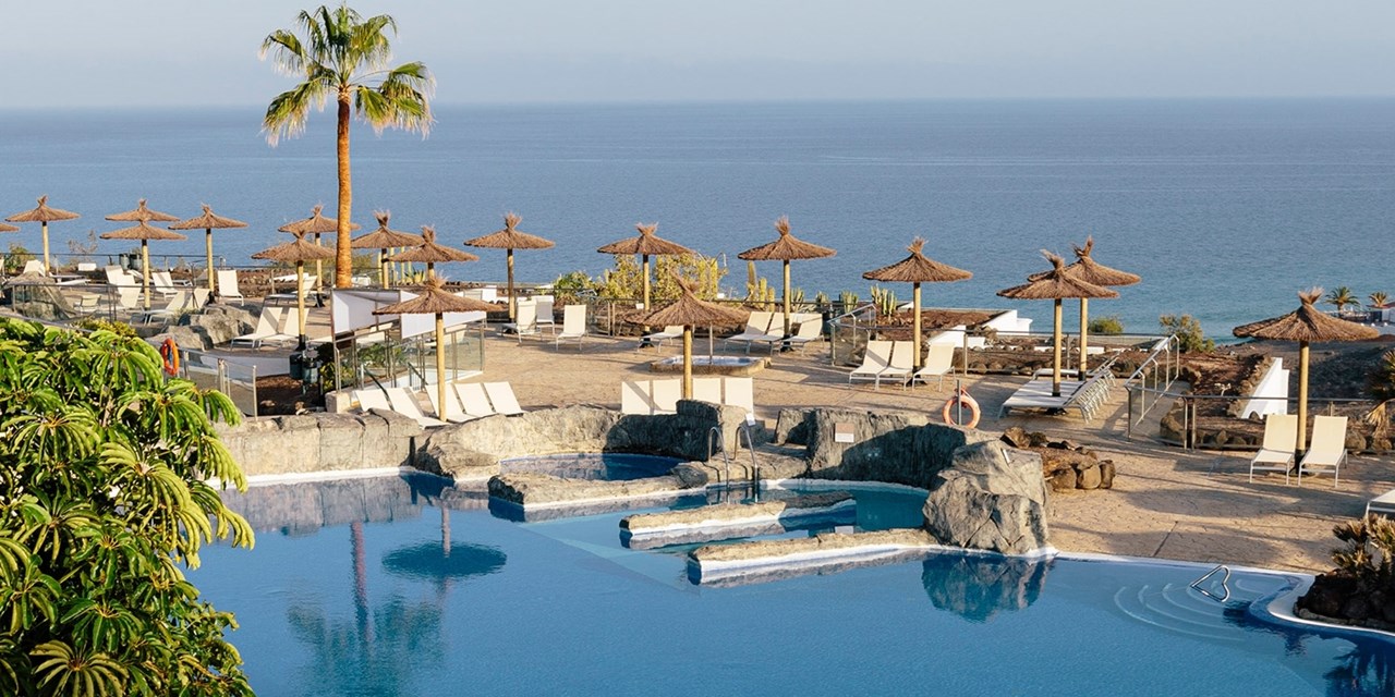 Las vistas desde la piscina del Alua Villa Fuerteventura nos tienen enamorados