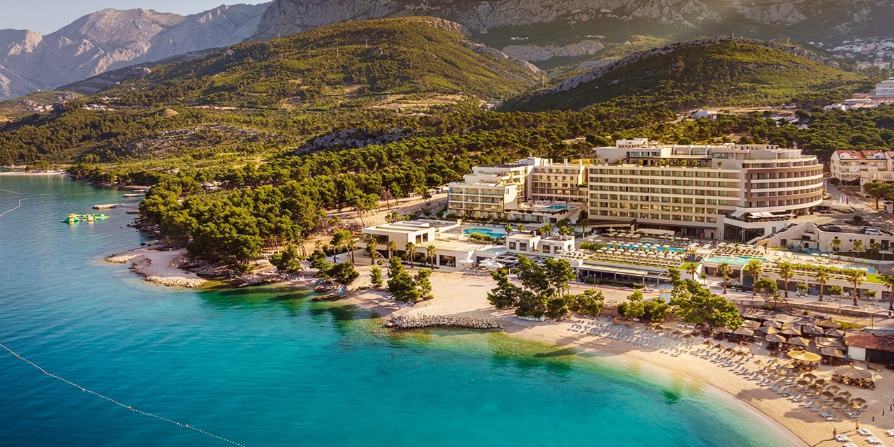 Das Aminess Laurel Khalani Hotel mit großartiger Lage zwischen Gebirge und Meer  | Travelzoo
