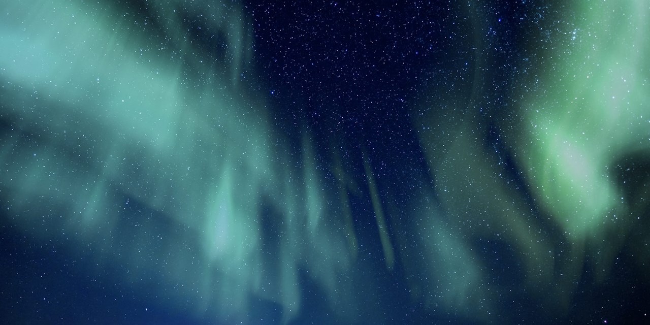Iceland escape w/northern lights & flights
