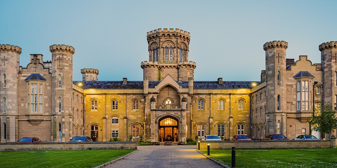 This grand property is in a super spot in the Warwickshire countryside