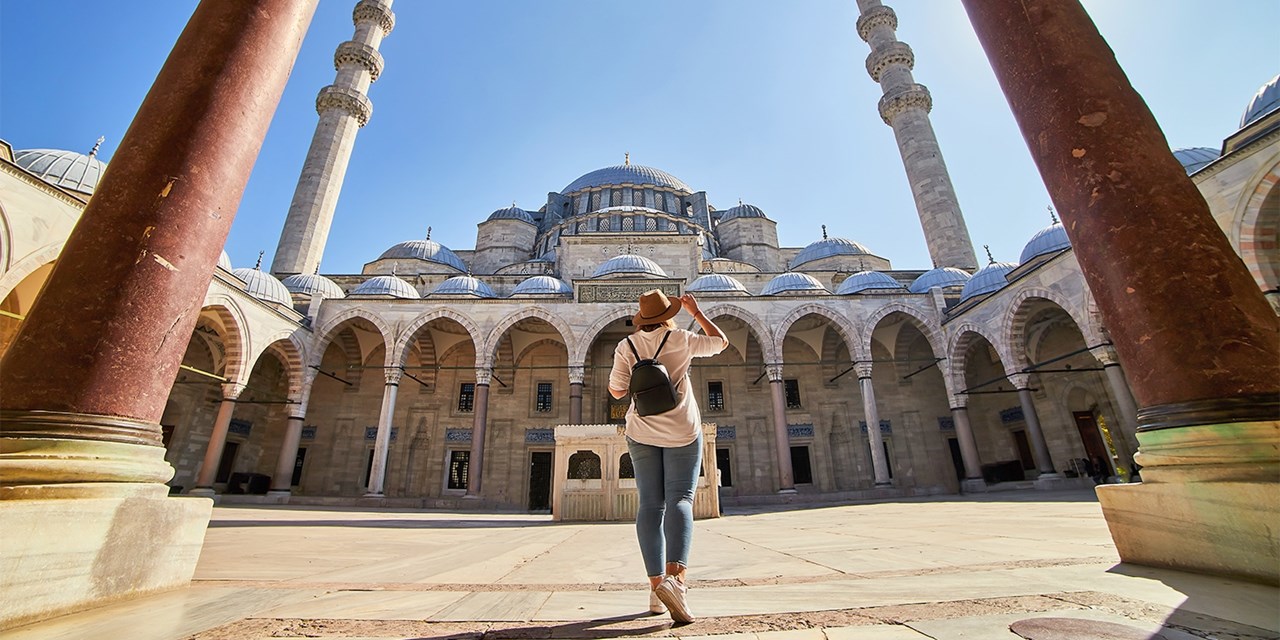 Admire the grandeur of the Suleymaniye Mosque in Istanbul