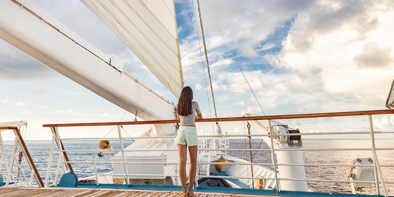 Travelzoo - 18 Deals