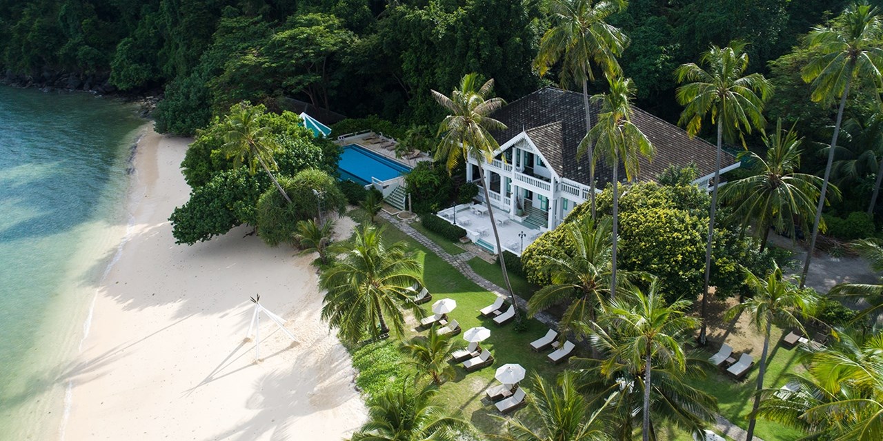 You might recognize the mansion from "The White Lotus" (season 3, episode 3)