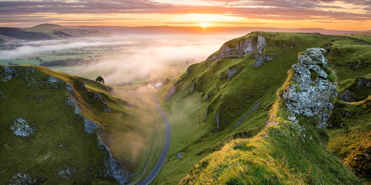  The Peak District National Park is around 20 minutes' drive from the Devonshire Arms