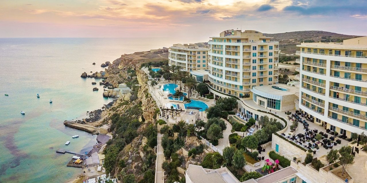 Blick auf das Radisson Blu Resort & Spa Malta Golden Sands | Travelzoo