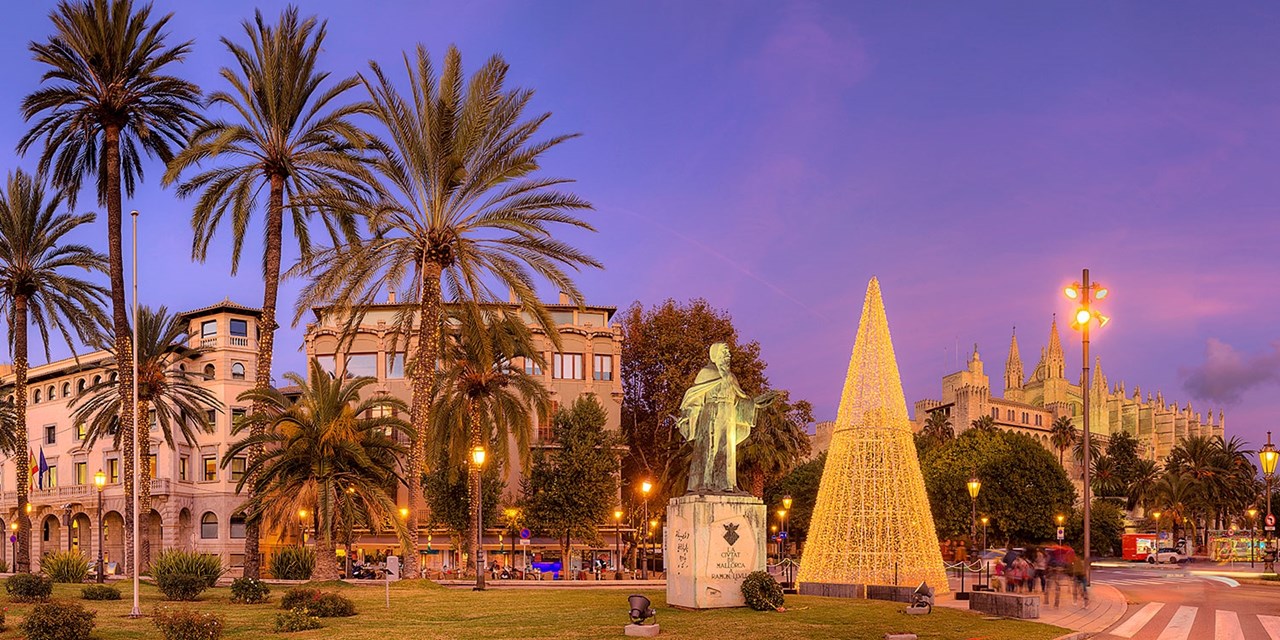 Blick auf die Weihnachtsbeleuchtung in der Hauptstadt Palma | Travelzoo