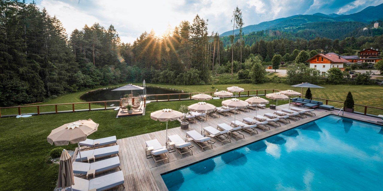 Garten des Green Lake Hotel Weiher | Travelzoo