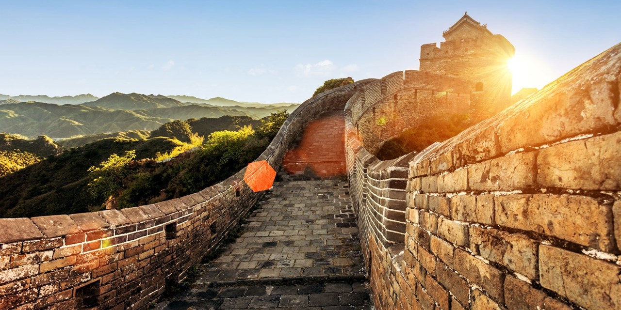 La Gran Muralla China es un conjunto de fortificaciones construidas y reconstruidas por distintas dinastías durante más de 2.000 años