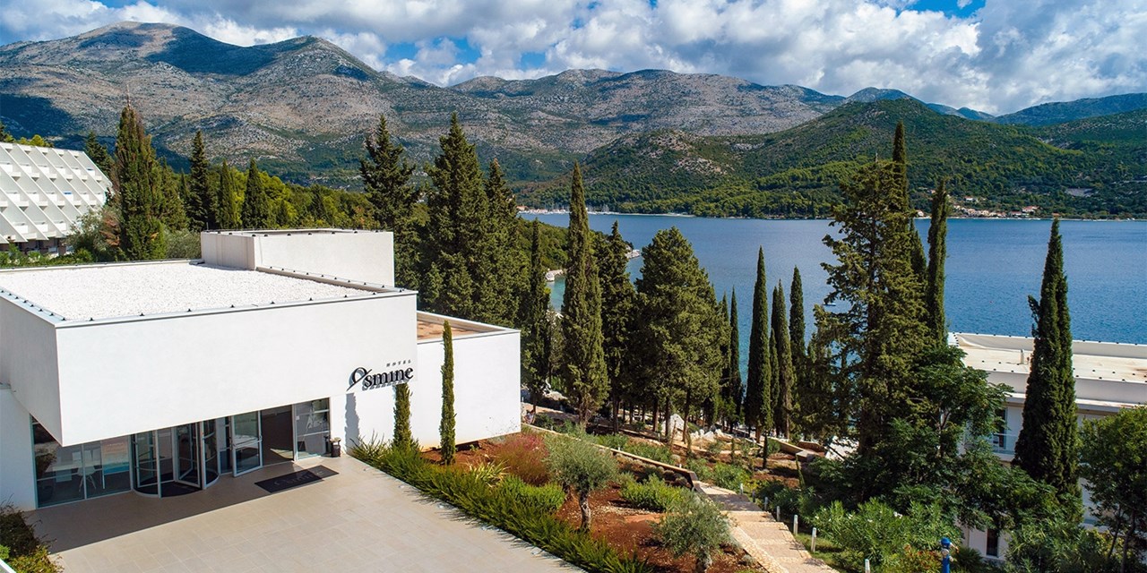 Retreat to your sea-view room at Hotel Osmine