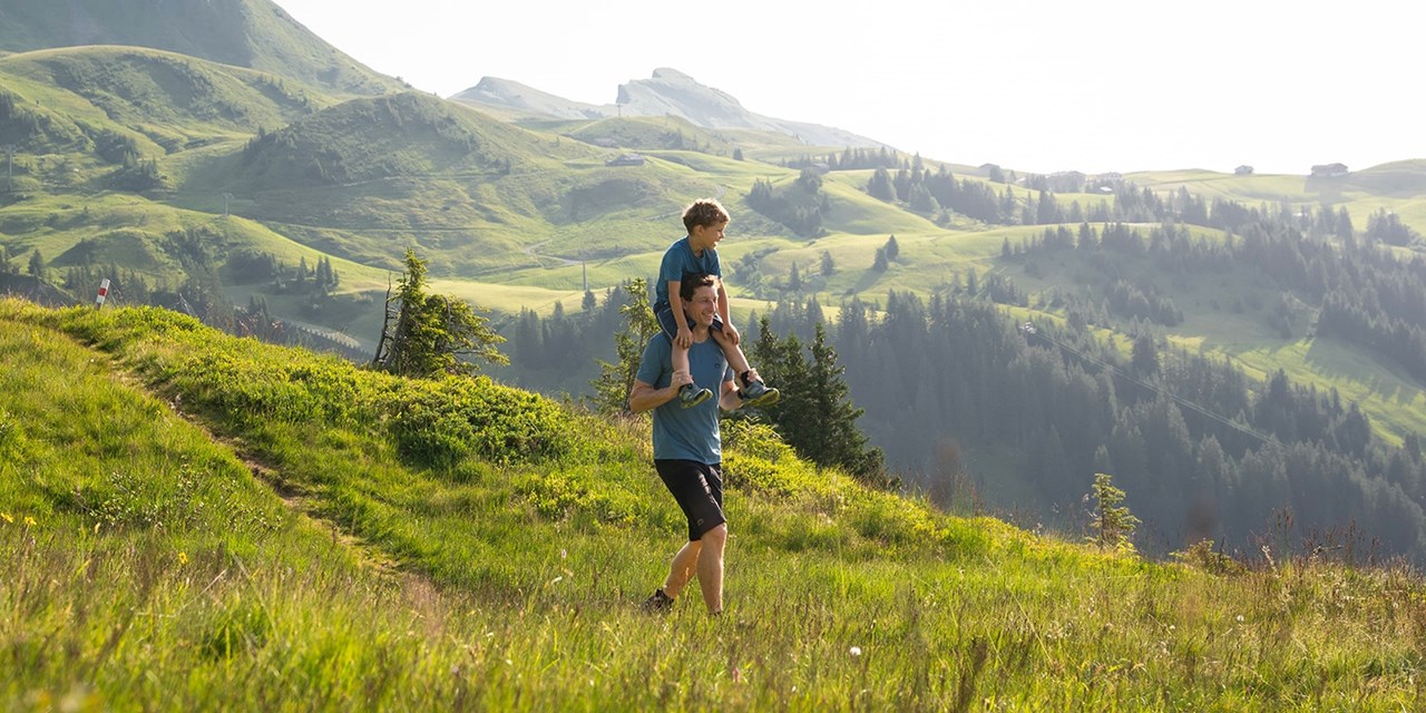 Wanderwege führen direkt vom Hotel auf die Gipfel rund um Au und den Naturpark Nagelfluhkette | Travelzoo