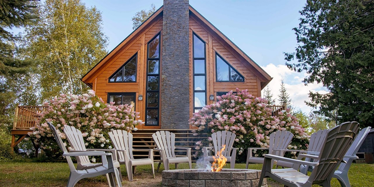 Set on nearly one private waterfront hectare
