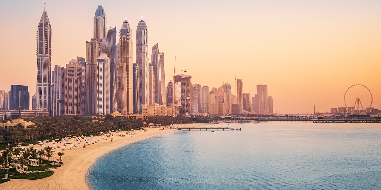 Dubai: lux stay w/flts & breakfast