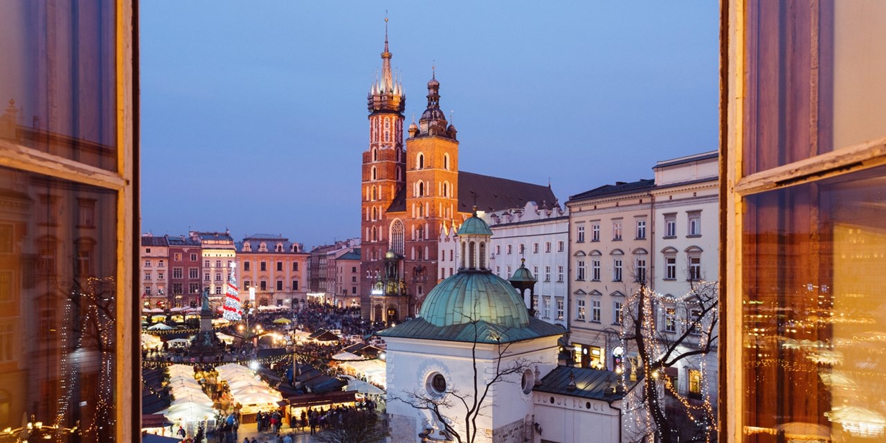 El mercado navideño de la Plaza del Mercado (Rynek Główny), en el corazón de Cracovia, es una parada imprescindible