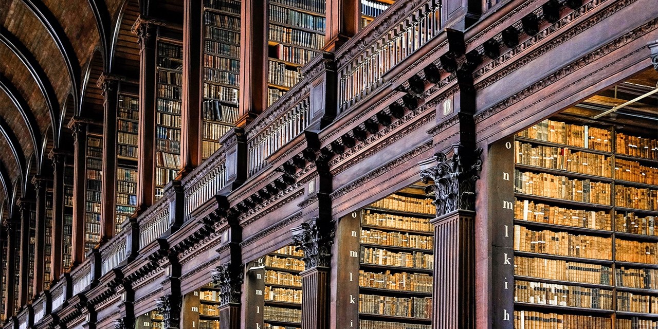 El Trinity College alberga el Libro de Kells, un manuscrito ilustrado del siglo IX considerado una joya del arte medieval