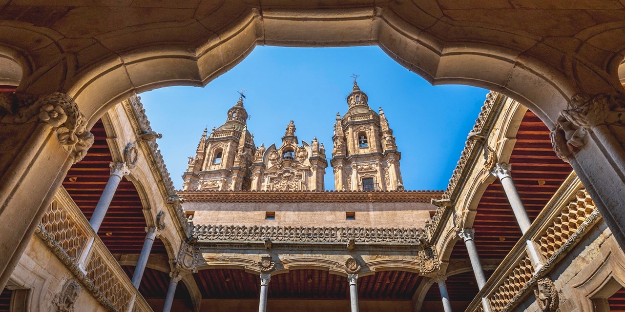 Entre libros y siglos de historia: la Biblioteca de Salamanca, un refugio del conocimiento que conecta pasado y presente.