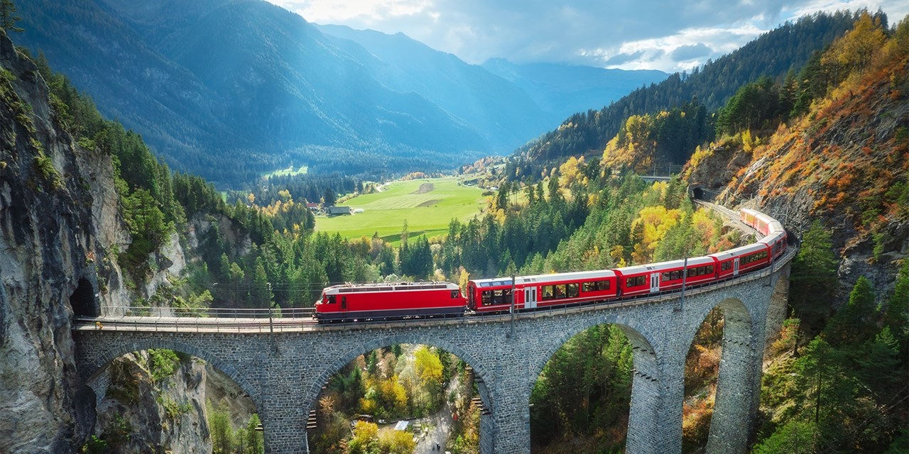Bernina Express, uno de los trenes panorámicos más espectaculares de Europa