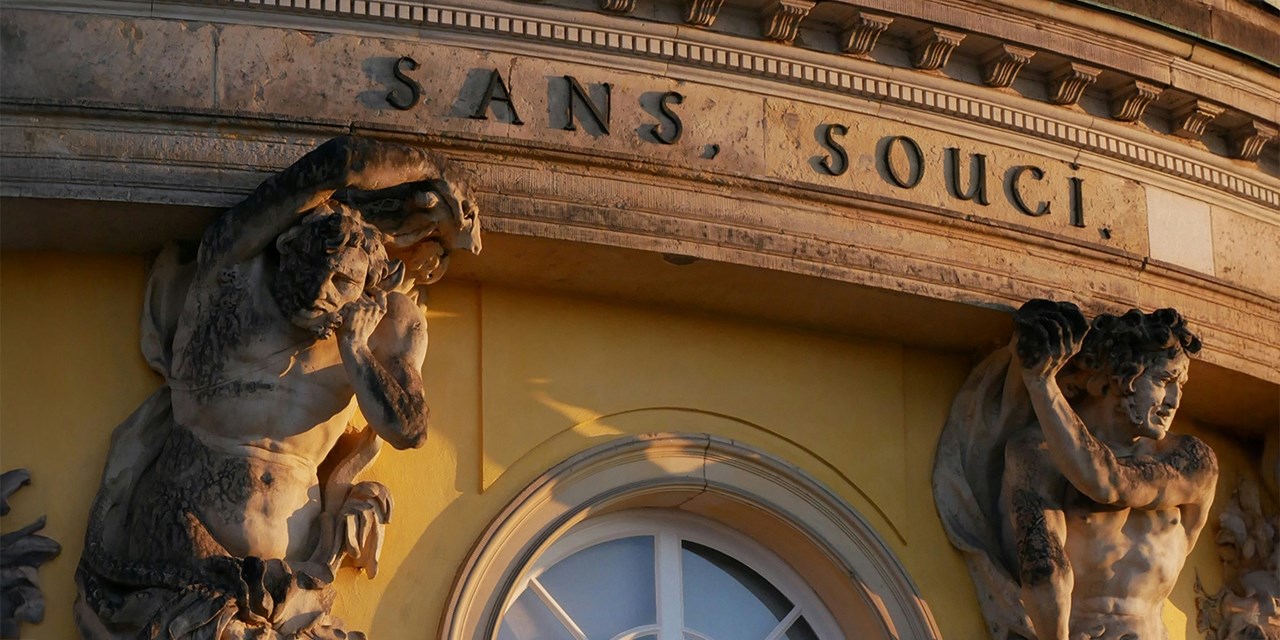Zum Unesco-Welterbe Schloss Sanssouci gehen Sie vom Dorint Hotel eine Viertelstunde. | Travelzoo