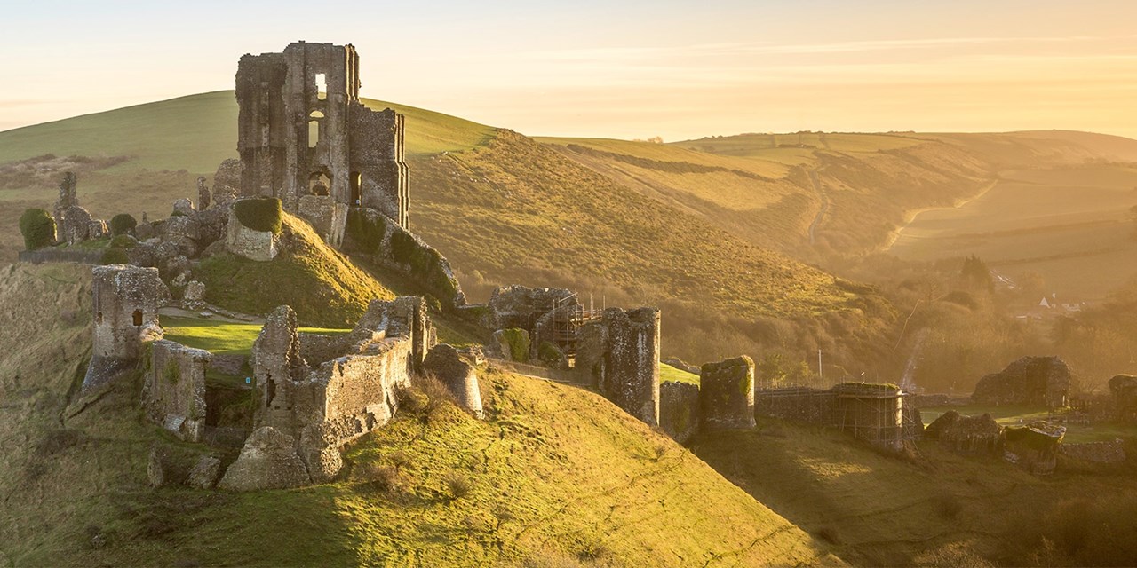 The hotel is a short walk from the dramatic ruins of Corfe Castle