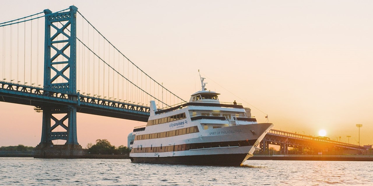 Capture the beauty of Philadelphia's historic waterfront