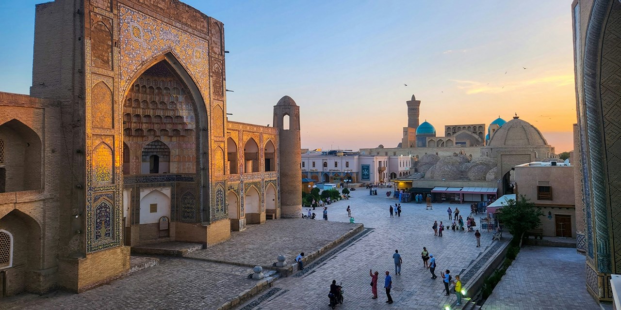 Das Poi-Kalon-Ensemble rund um das Kalon-Minarett in Buchara | Travelzoo