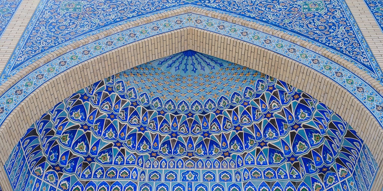 Blaue Majolika-Fliesen sind typisch für die timuridische Architektur in Zentralasien | Travelzoo