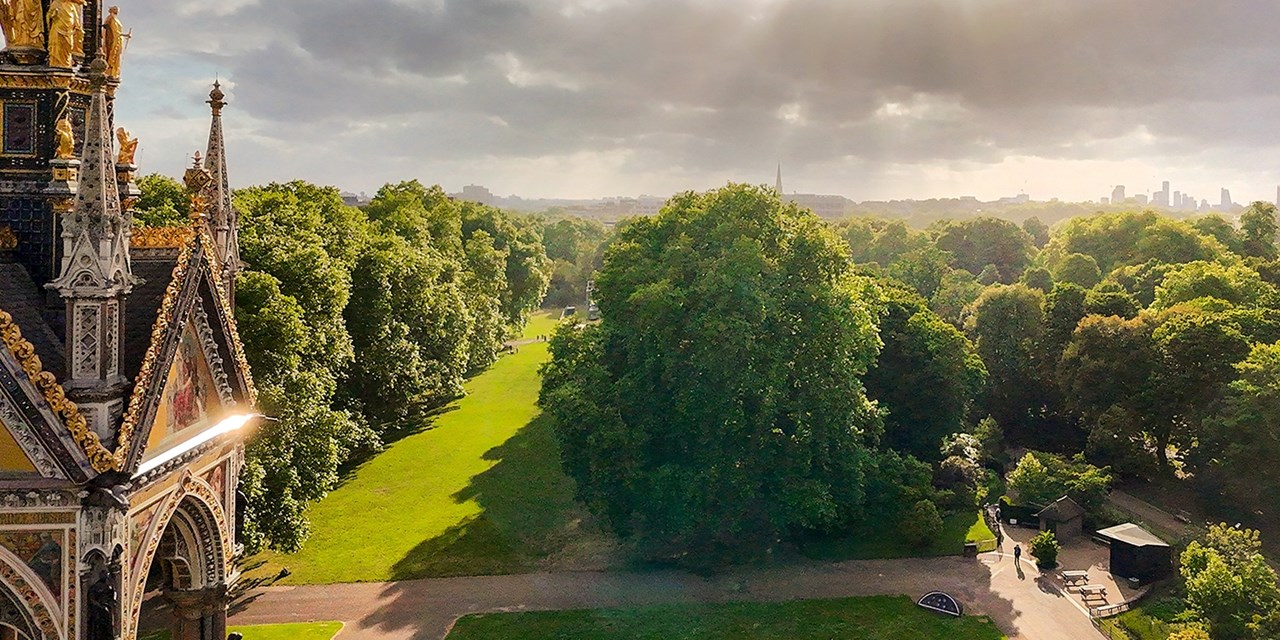 The hotel neighbours the leafy green spaces of Hyde Park and Kensington Gardens