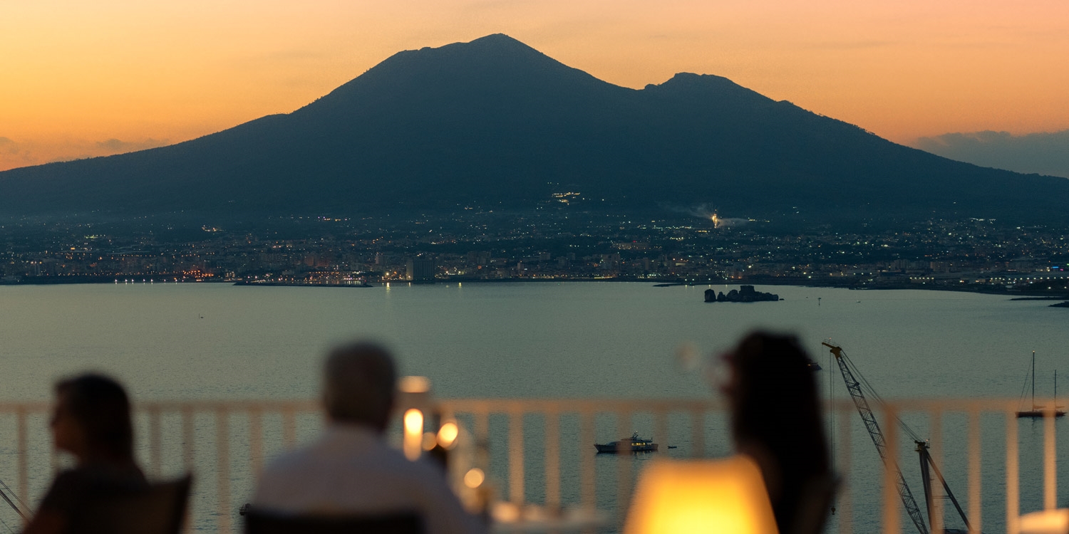 Vous pourrez admirer de superbes couchers de soleil depuis la terrasse du Relais Manfredi.