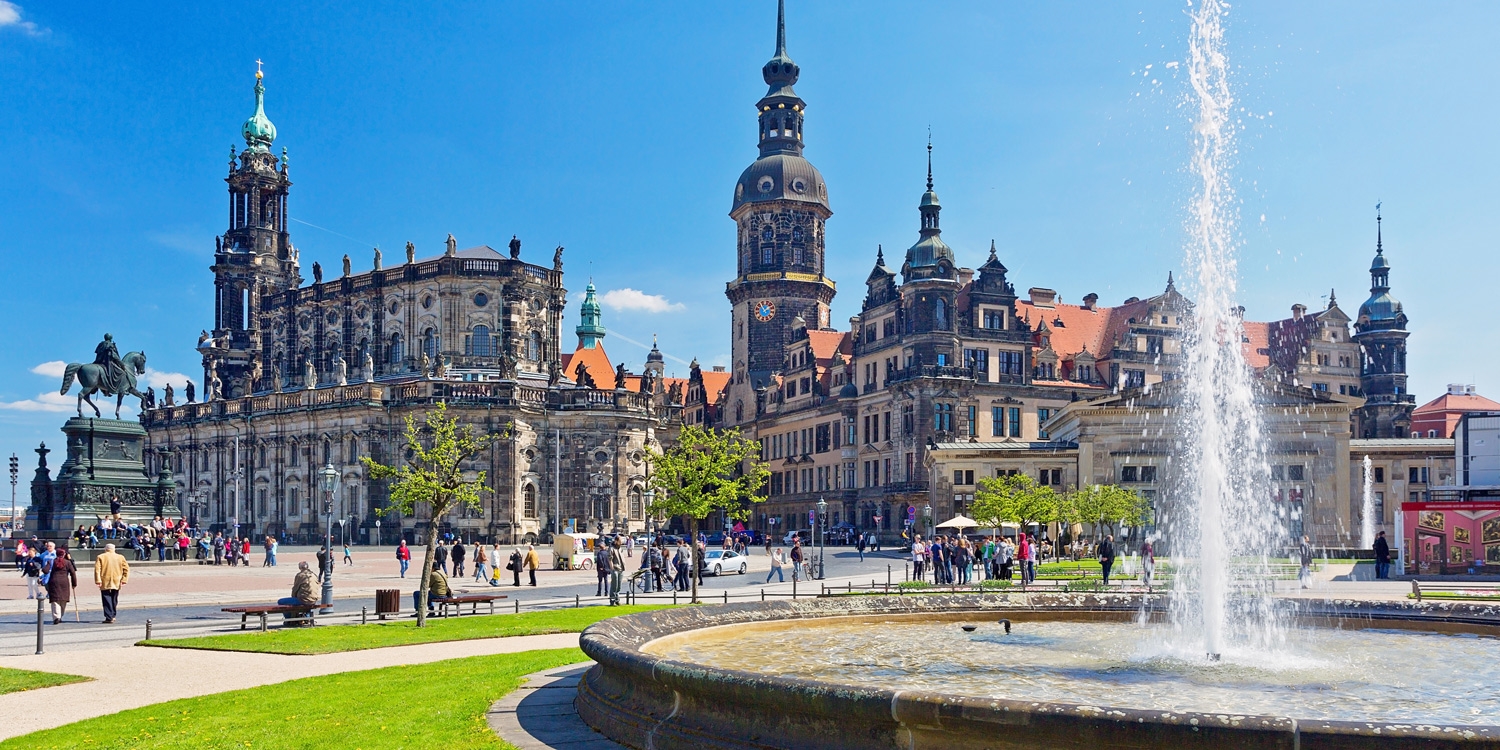 Blick auf den Theaterplatz | Travelzoo