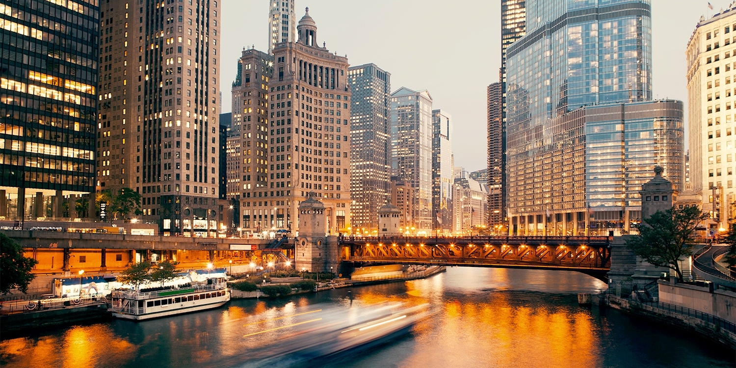 The hotel is ideally located along the Chicago River