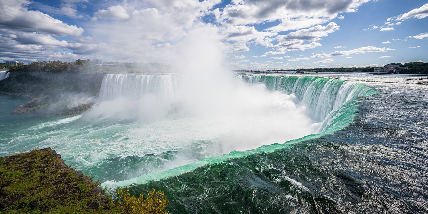 This hotel overlooks the Falls