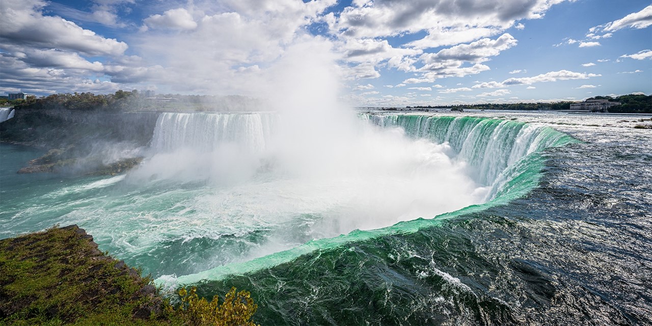 This hotel overlooks the Falls