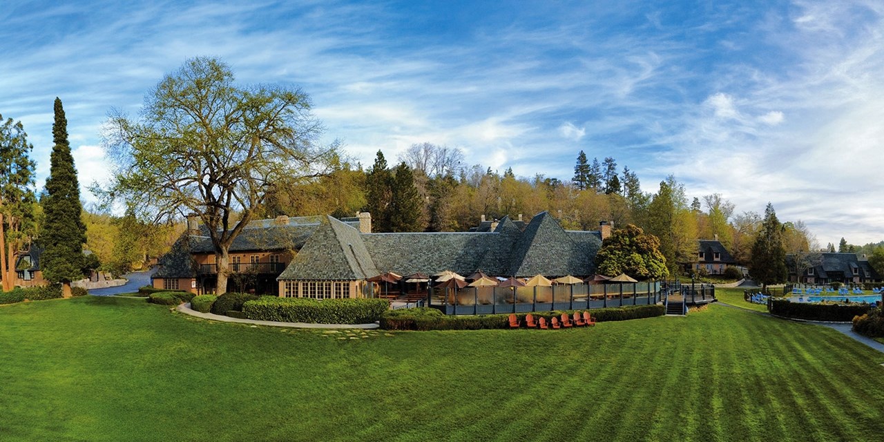 This mountain retreat is situated 90 miles east of Los Angeles