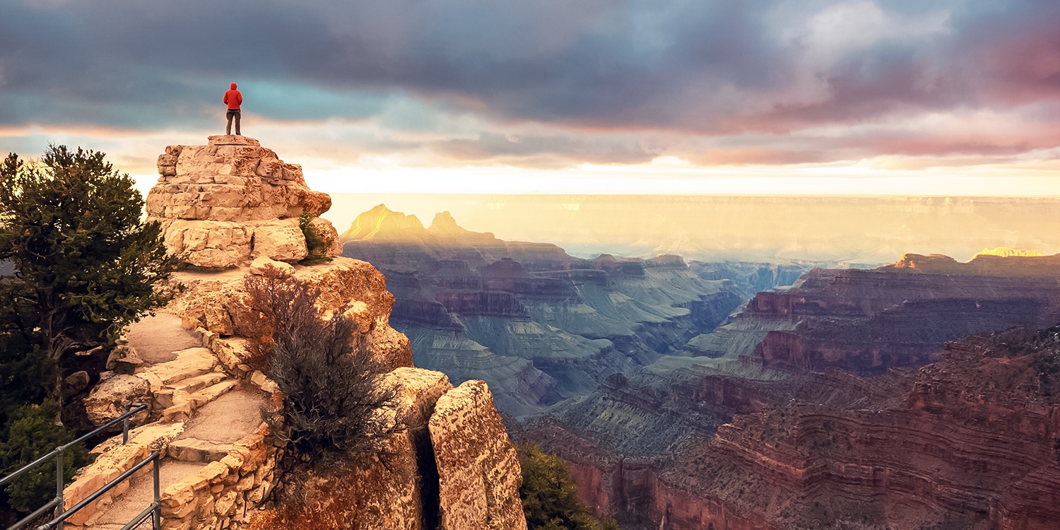 The hotel places guests near the South Rim, with easy access to one of America’s most iconic natural wonders
