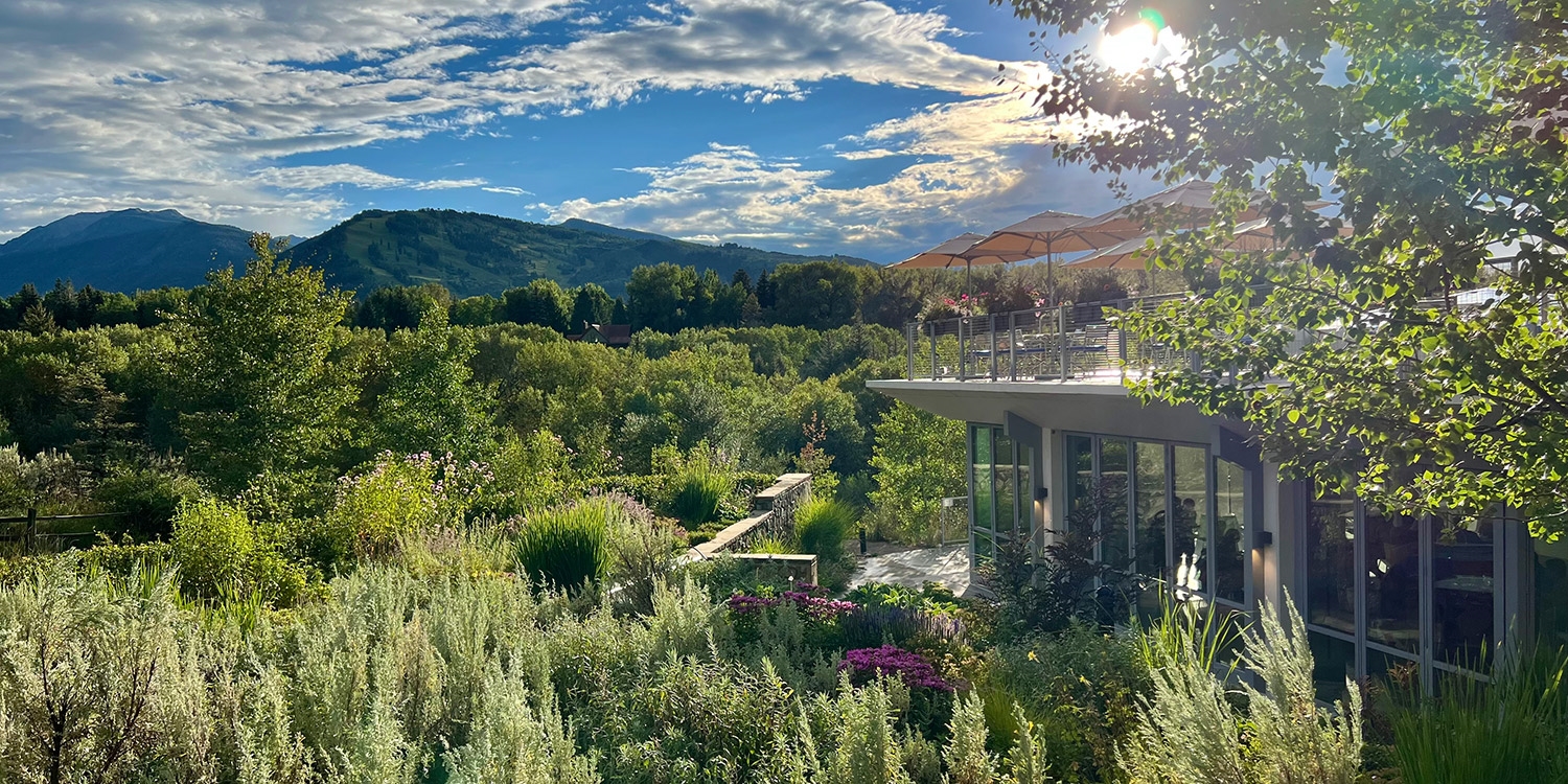 This 4-star hotel is situated on 40 acres along the Roaring Fork River