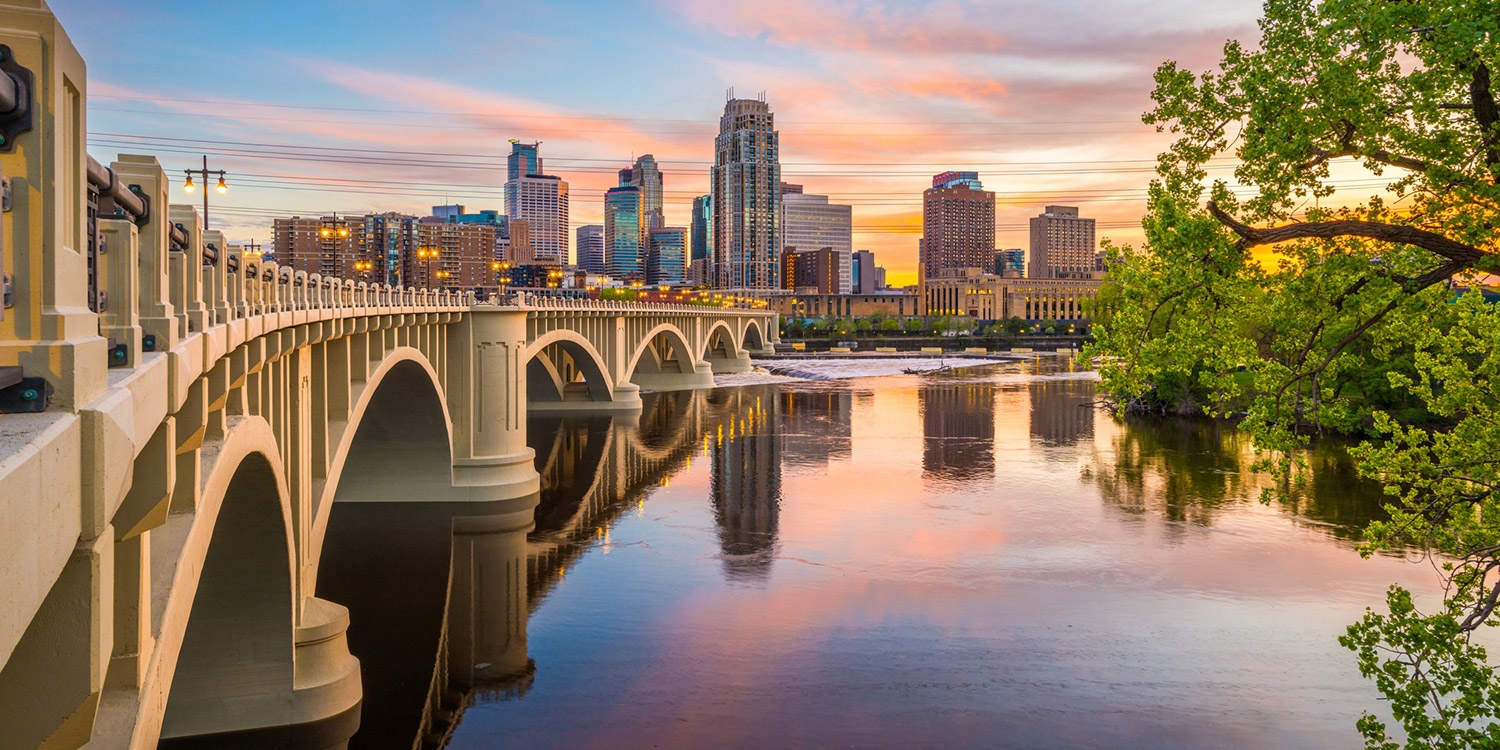 This 4-star Hilton property puts guests within arm's reach of the Twin Cities' top attractions