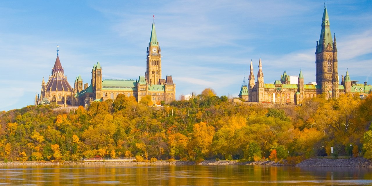 $209—Ottawa hotel near Parliament Hill w/breakfast, 46% off -- Ottawa, Ontario
