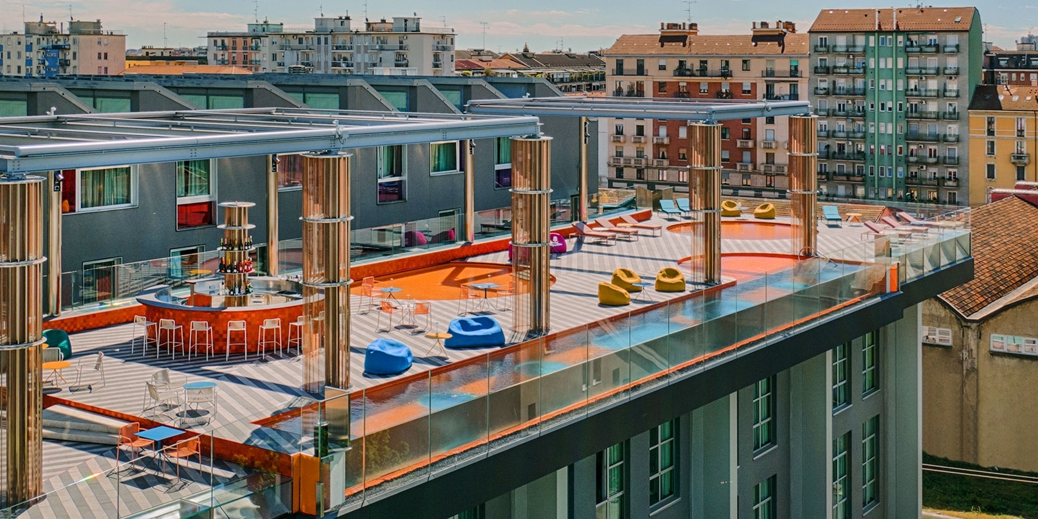 Von der Dachterrasse im Hotel Nhow Milano blicken Sie auf die Stadt | Travelzoo