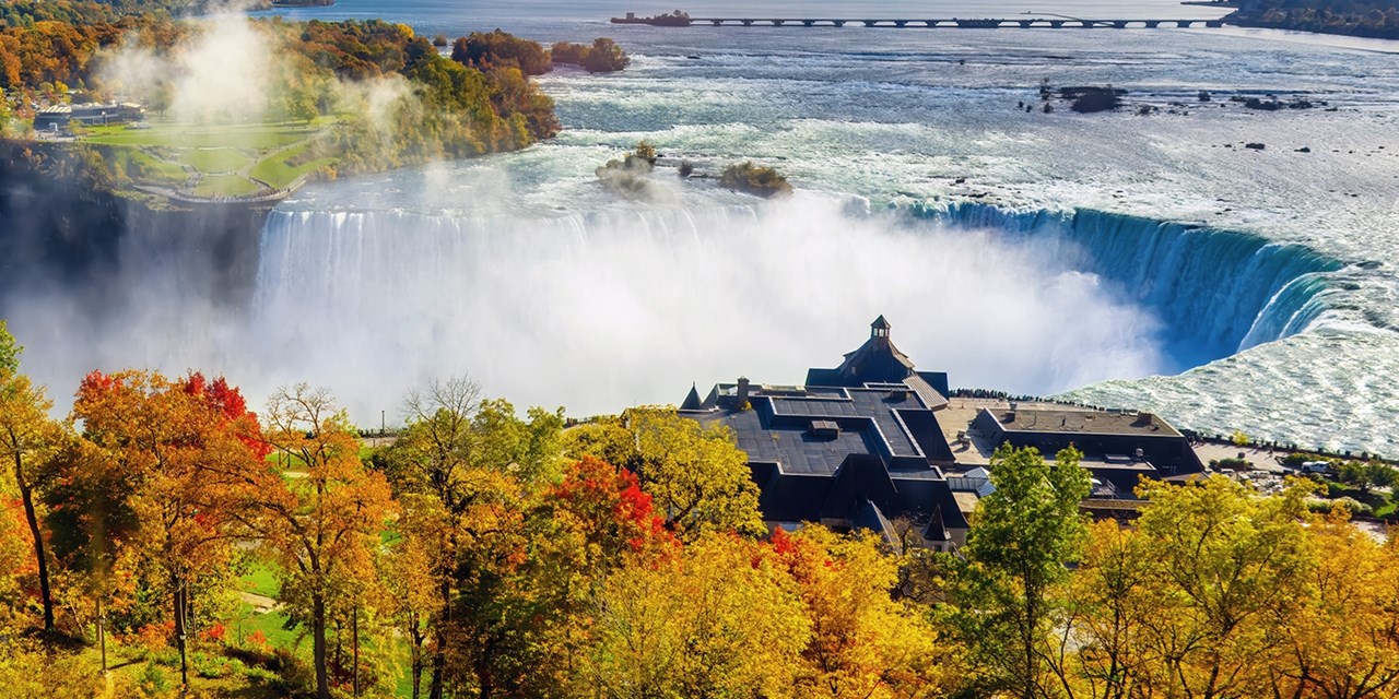 $144—Niagara: Fallsview Boulevard stay w/$25 casino credit -- Niagara Falls, Ontario