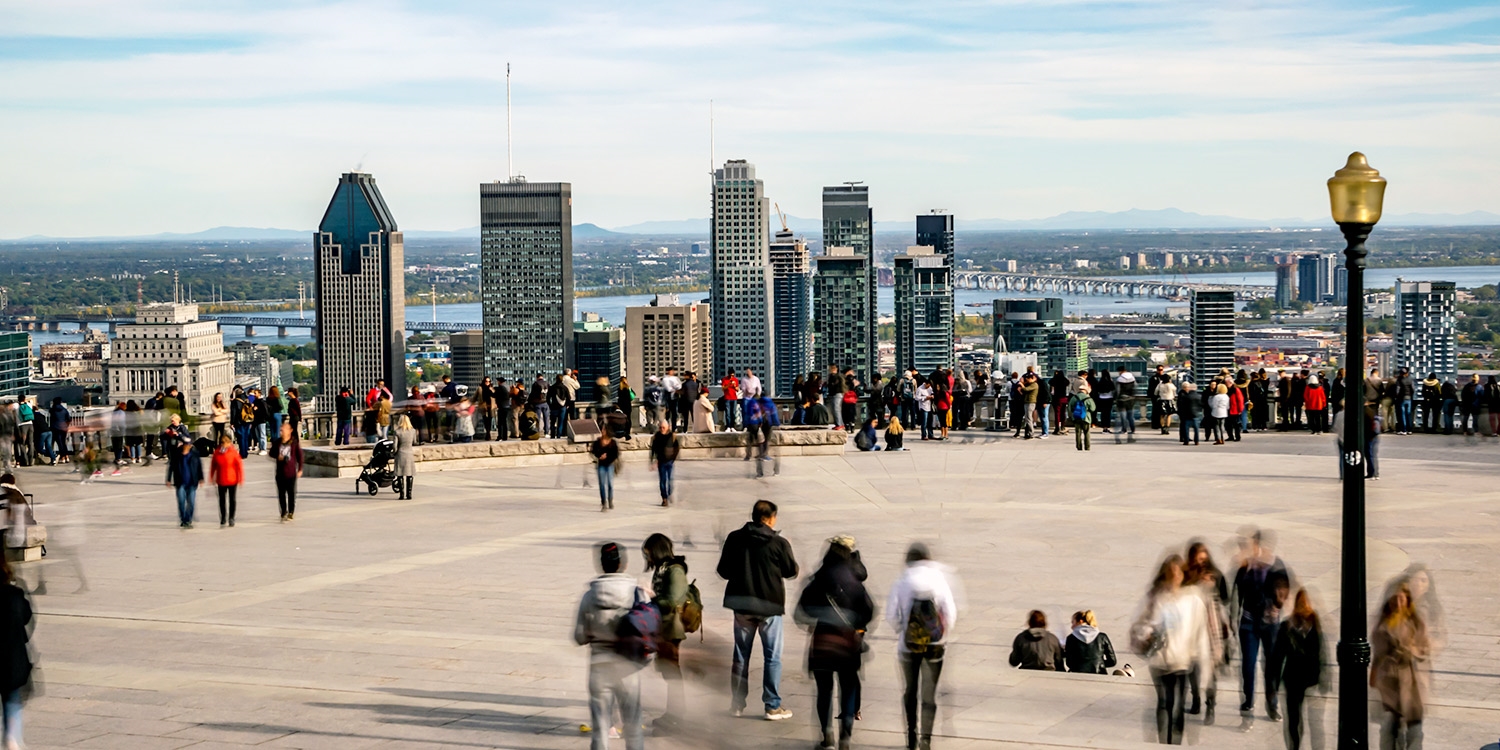 This hotel is a 20-minute drive to downtown and Old Montreal