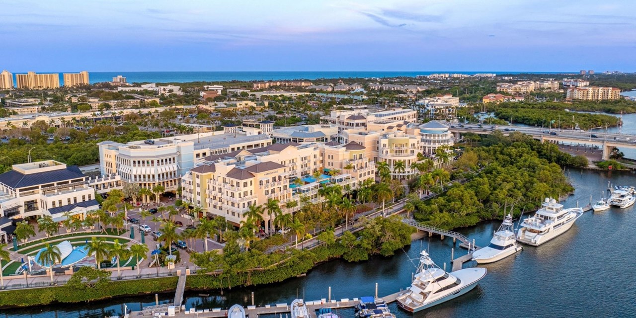 A stay at this 4-star Jupiter hotel puts you within easy reach of the shopping, dining and nightlife at Harbourside Place
