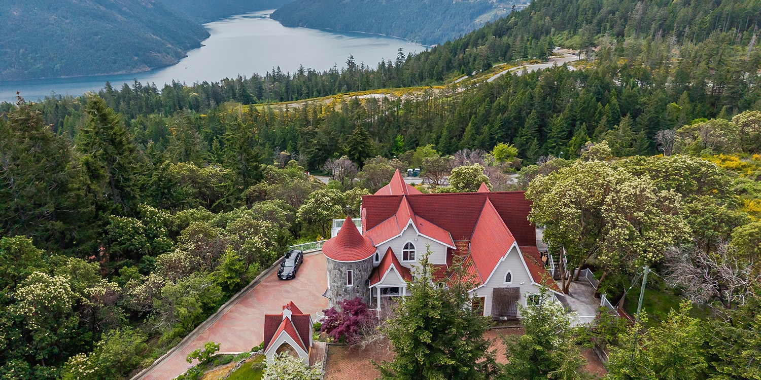 This resort sits high above Vancouver Island
